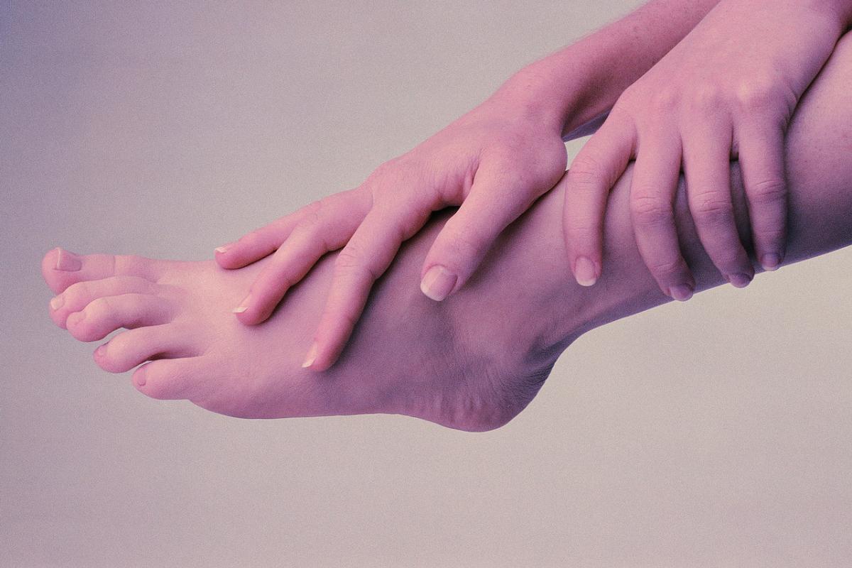 симптомы покалывание мурашки в руках и ногах онемение